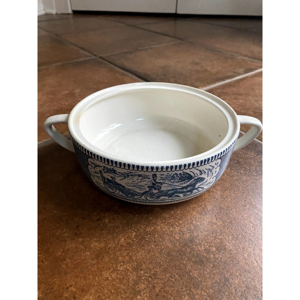 Vintage casserole dish white with blue ink design - Picture 2 of 5